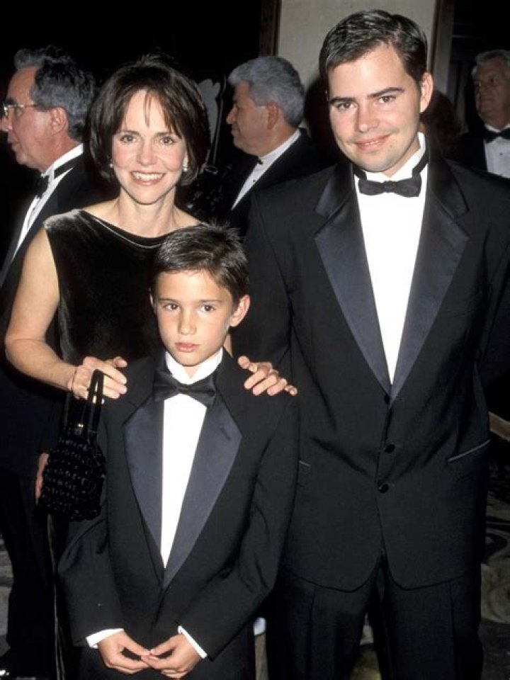 Who Are Sally McNeil Parents? Kids, Son John And Daughter Shantina