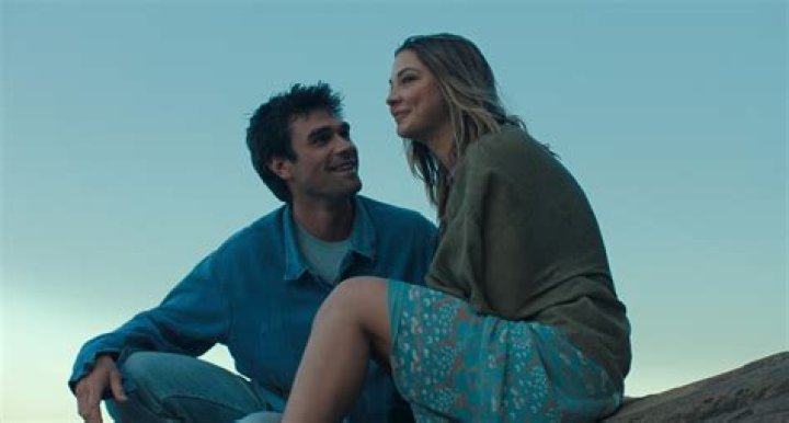 Who Is Madelyn Cline New Boyfriend In 2022? Relationship Facts About The Actress