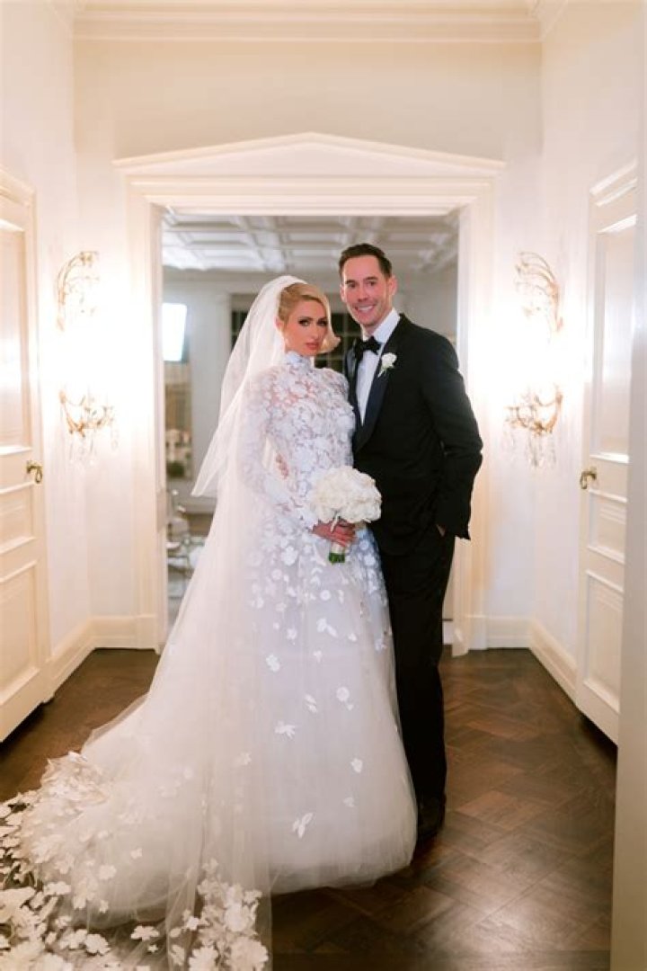 Who is Paris Hilton Married To? Paris Hilton Husband, Age, Net Worth, Is Tom Cruise Dating Paris Hilton?