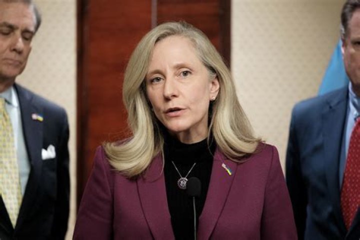 
Who Is Ross Douthat Wife Abigail Tucker? The Political Analyst Suffers From Lyme Disease 