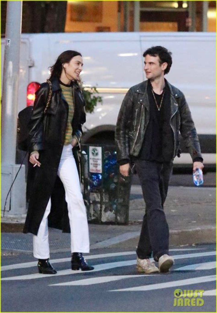 
Who Is Tom Sturridge Girlfriend Alexa Chung? The Sandman Actor Is Currently The Talk Of The Town 