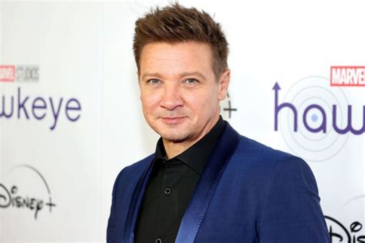 
“Who’s not crying?”: Jeremy Renner fans in tears over shocking new revelations from new Diane Sawyer interview 